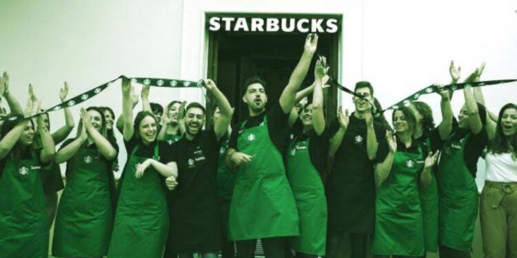 スターバックスのポリゴンNFTが発売開始し、人気を博する